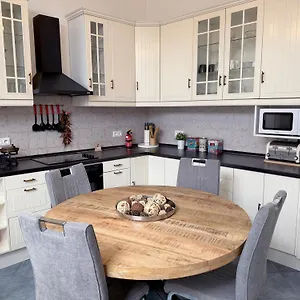 https://elegant-125m2-apartment-in-center-of-budapest.inbudapesthotels.com